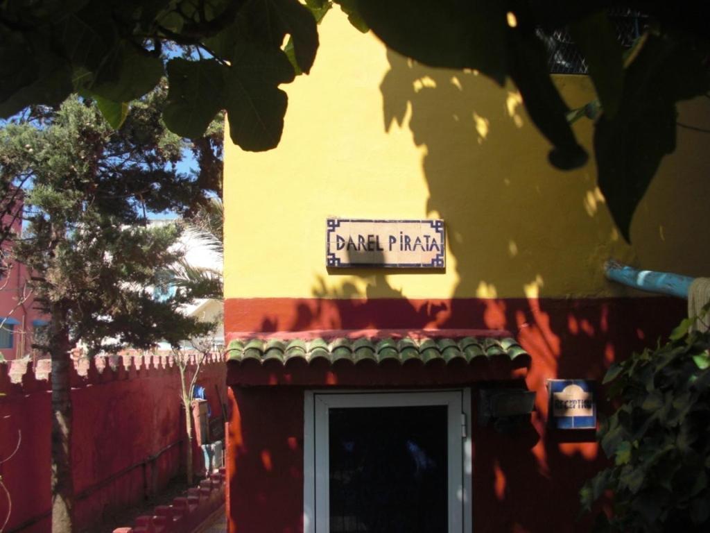 Dar El Pirata Hostel Asilah Exterior foto